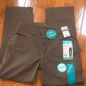 NWT Riders by Lee Straight Leg Slimming Pants